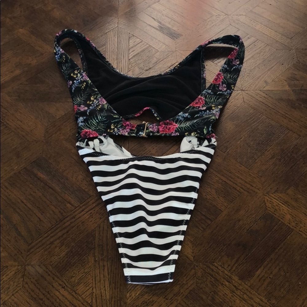 NWOT Yandy Vibrant Blossoms 1 Piece Swimsuit small - Picture 7 of 8